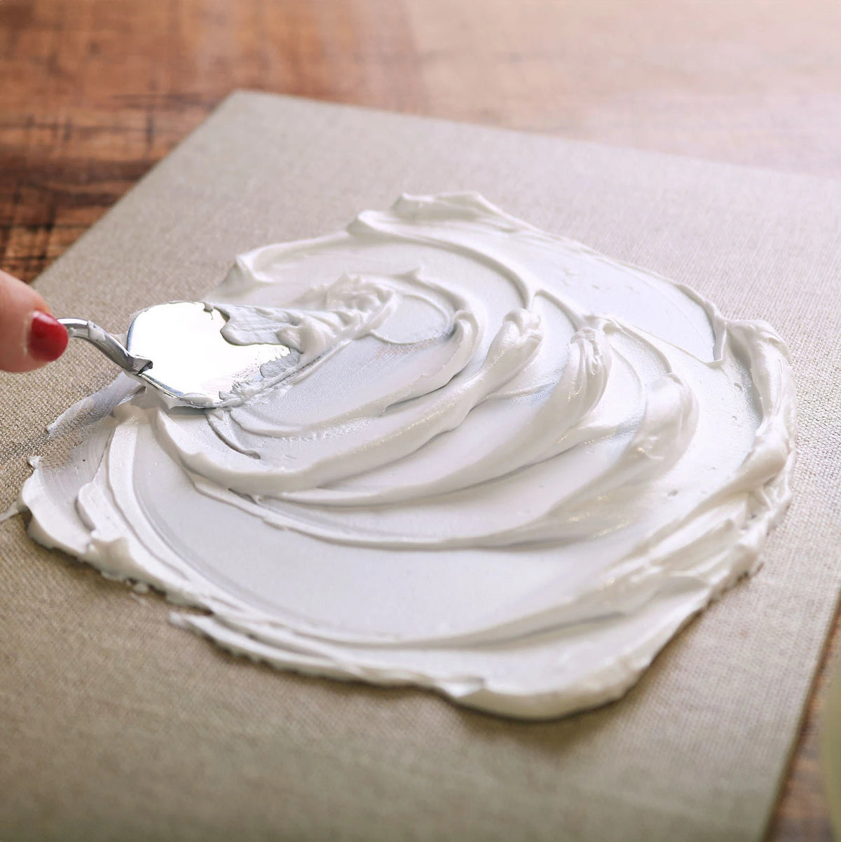 Reljefna tekstura izrađena strukturnom ARTMIE Butter Fine pastom na platnu